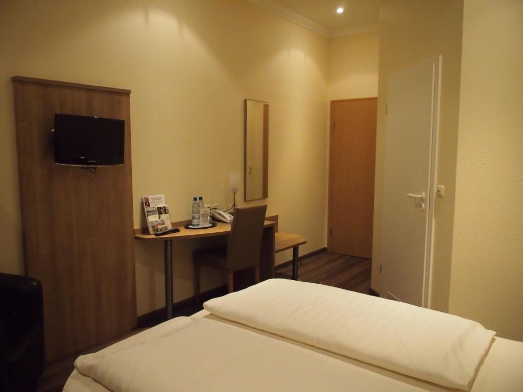 Hotel Neugebauer Am Rheinsteig Geisenheim Zimmer foto