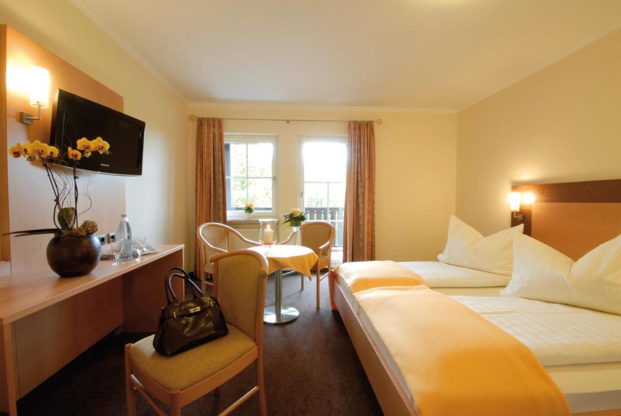 Hotel Neugebauer Am Rheinsteig Geisenheim Zimmer foto